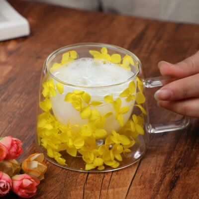 Стеклянная кружка с двойными стенками и сухими цветами (желтый)